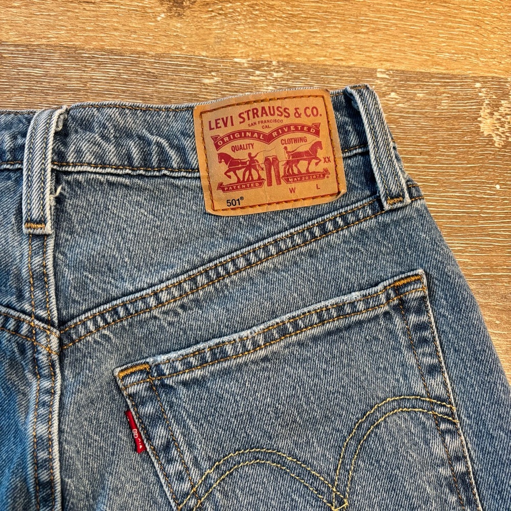 Levi’s 501 Mid Thigh denim shorts 25 - Picture 2 of 6